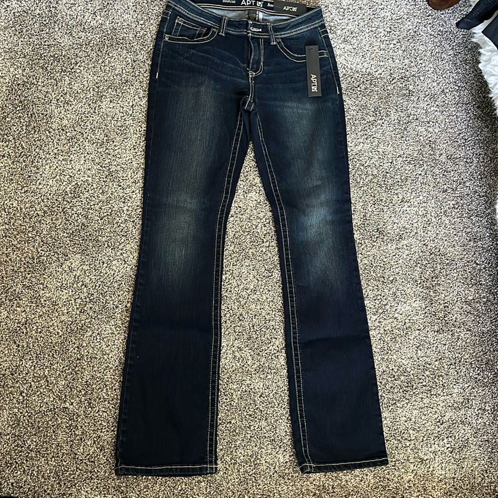 Boot cut jeans, midrise